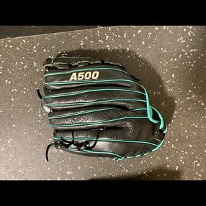 Wilson A500 premium leather Fastpitch softball glove